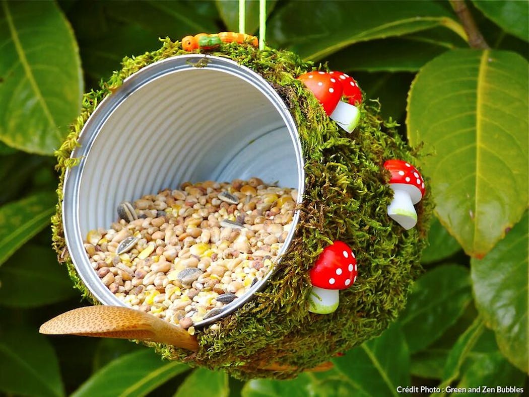 Fabriquer une mangeoire pour les oiseaux du jardin