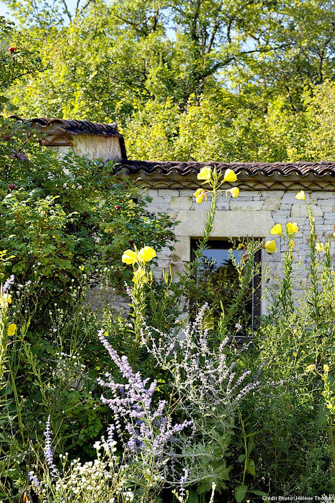 Les jardins de l'Albarède, le gîte rural au milieu des massifs de fleurs