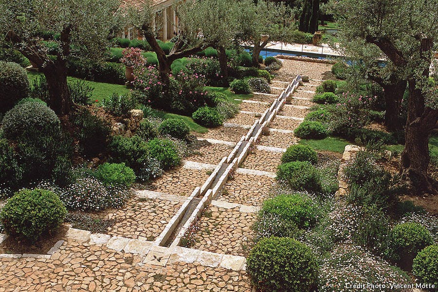Chemin d'eau pour jardin méditerranéen