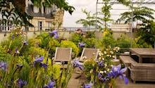 Une terrasse champêtre avec vue fleurie... sur Montmartre!