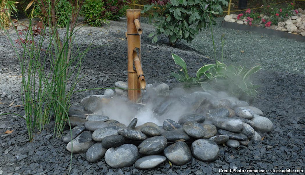 Fontaine solaire extérieur : zen, cascade, oiseaux  Water feature, Mur  pierre seche, Décoration jardin extérieur