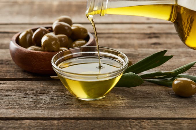 Olives vertes et huile d'olive